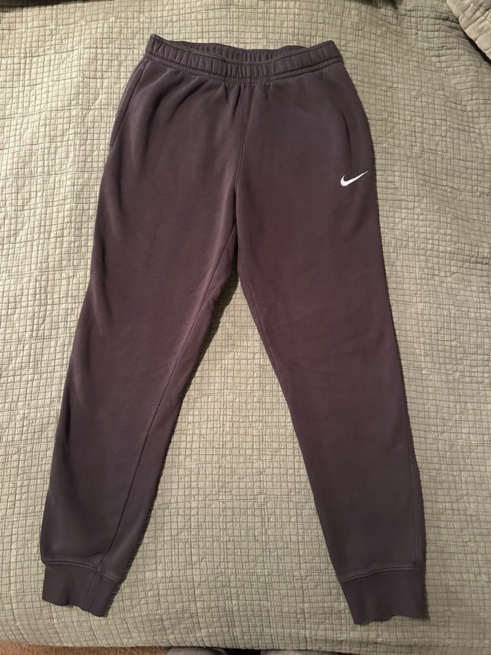 Nike Men's  charcoal club Fleece Joggers